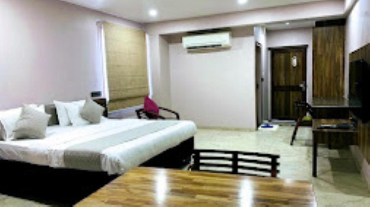 Hotel Radhe Ānand Exterior foto